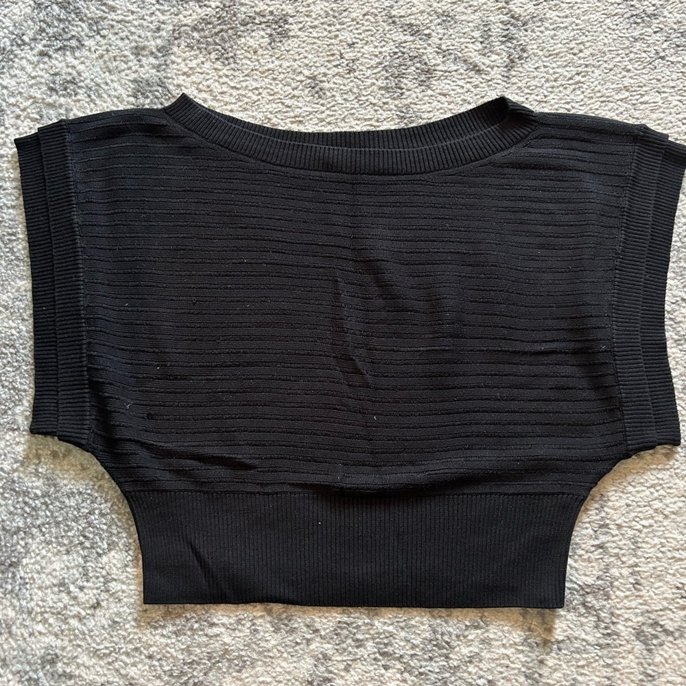 GUESS Collection Black striped ribbed top with oversized short sleeves Size M